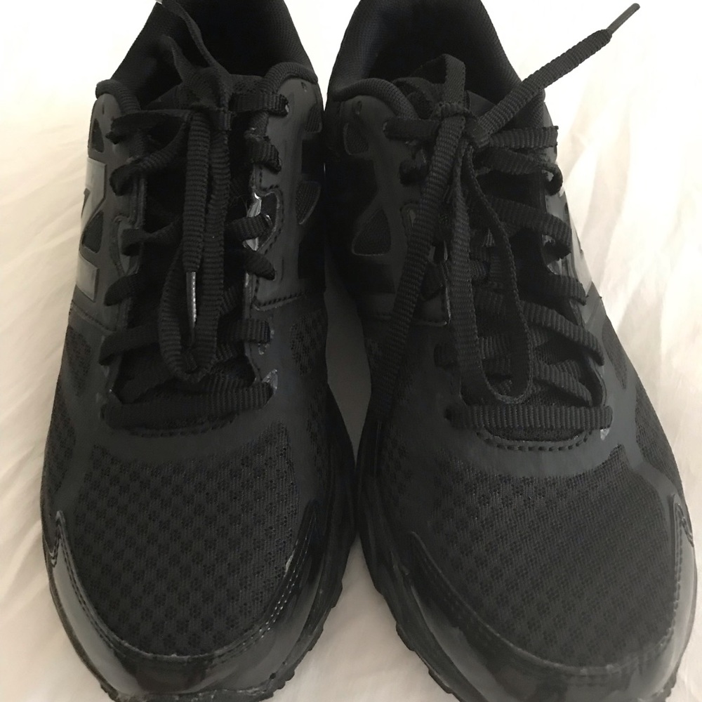 NB running shoes black sneakers size 8